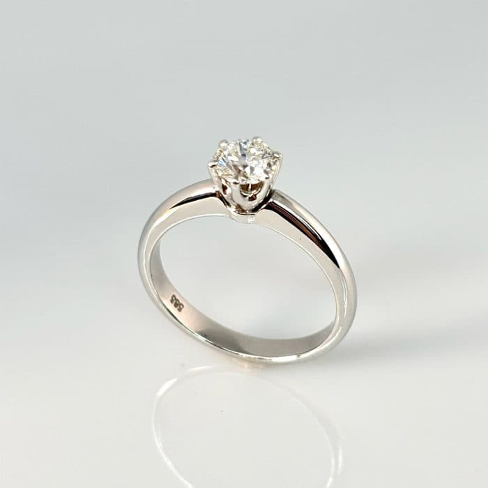 Каблучка з білого золота з діамантом 0.70 ct