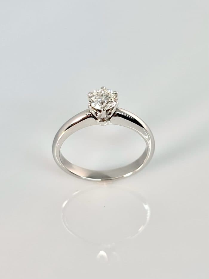 Каблучка з білого золота з діамантом 0.30 ct