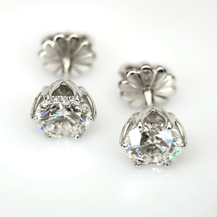 Сережки з білого золота з діамантами по 0.90 ct